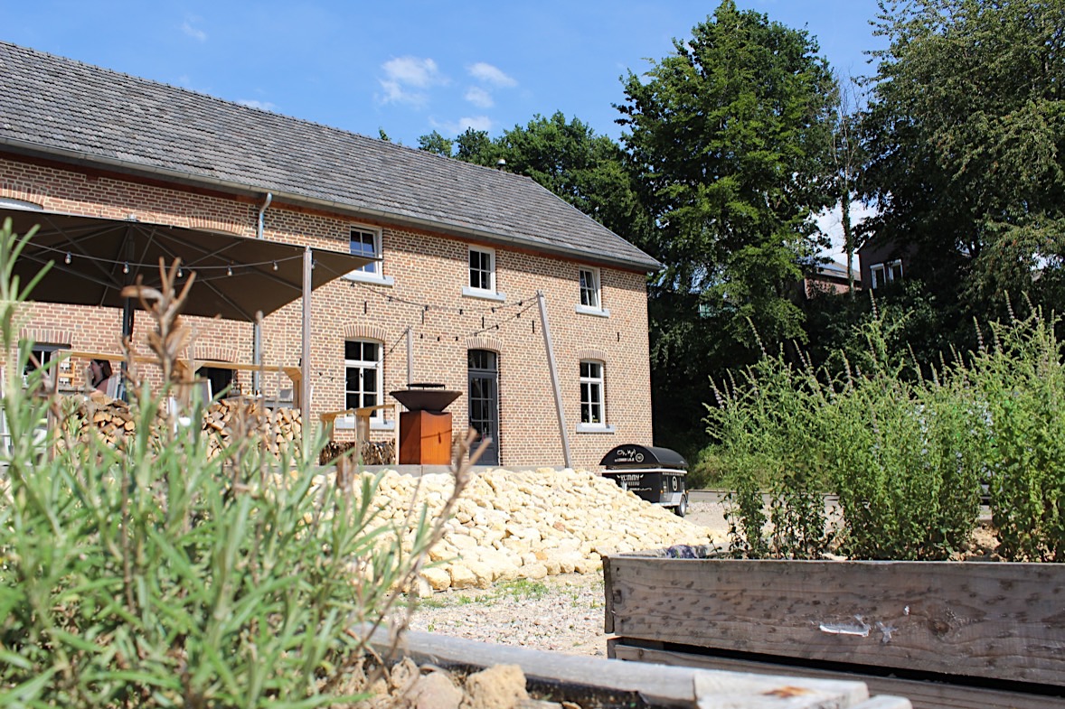 Bij-Pauls-Boerderij-terras