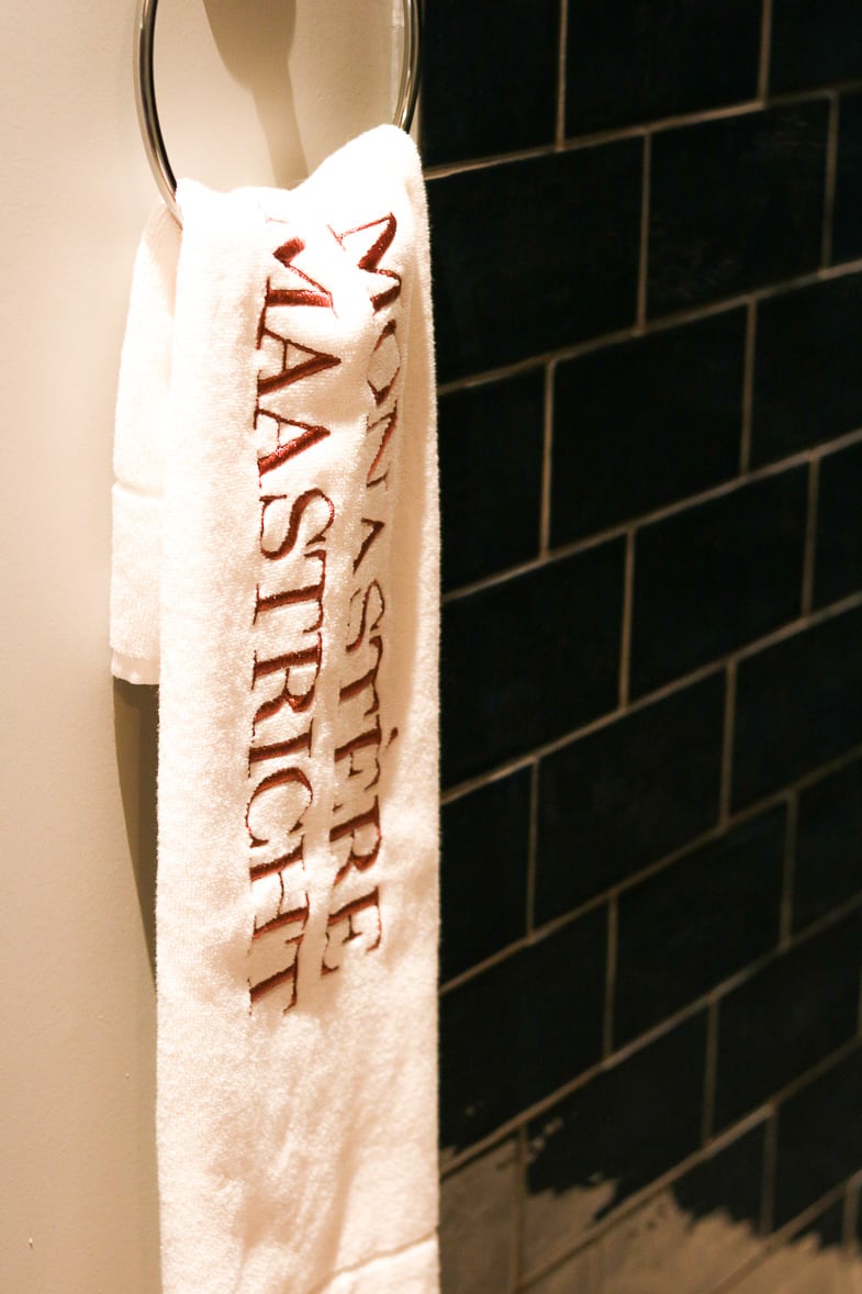 Monastere-kamer-badkamer