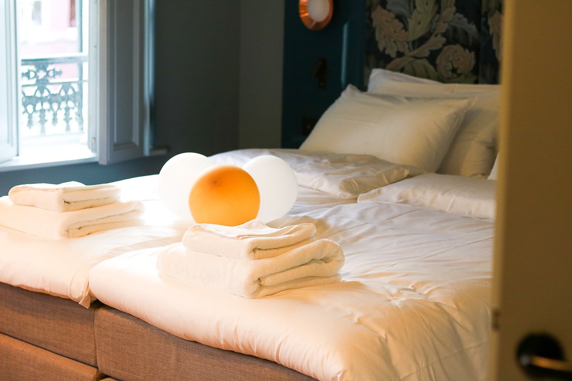 Monastere-kamer-bed