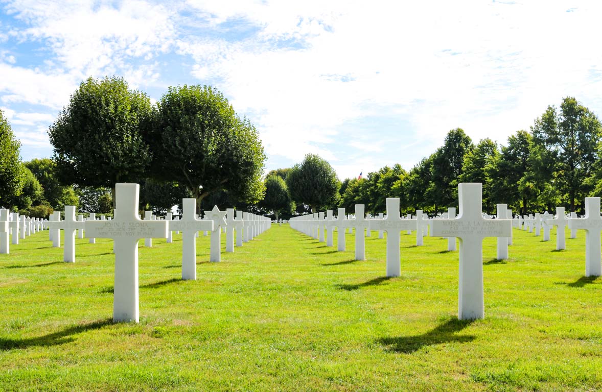 amerikaans-kerkhof-witte-kruisjes